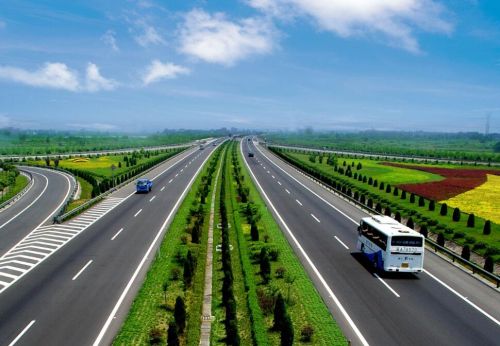 浙江在推进这条省际大通道改扩建项目，对接安徽，目标双向8车道