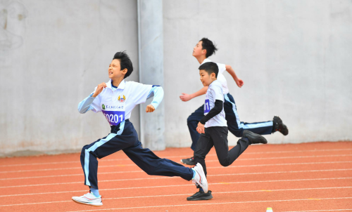 三年来首次线下运动会，孩子们跑得真过瘾