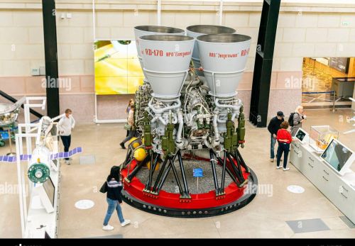 为什么SpaceX星舰要使用多台小型发动机而不是少量大型发动机？