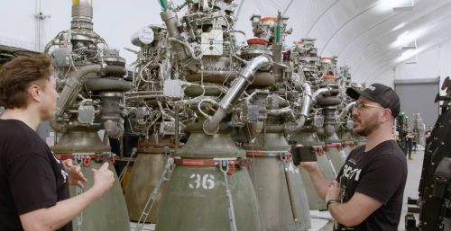 为什么SpaceX星舰要使用多台小型发动机而不是少量大型发动机？