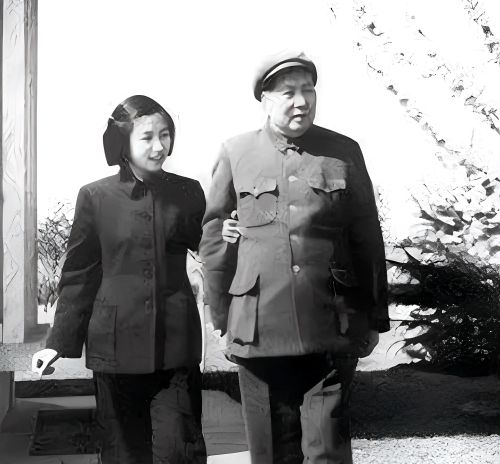 1945年，毛主席前往重庆参加谈判，蒋介石安排了晚宴