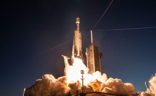 SpaceX重型猎鹰火箭计划在明天07:29发射Viasat-3卫星