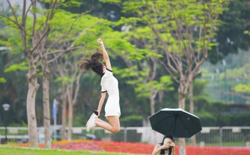 广州明天有局部阵雨，后天雷雨明显