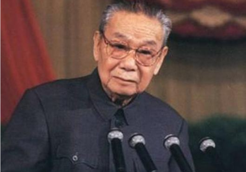 他是副总理的儿子，被授予少将衔，2001年因泄露机密等罪被判无期