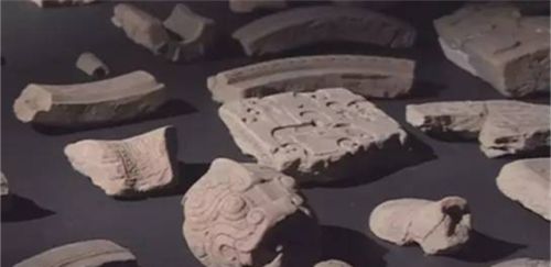 山东南部东周陶瓷器分期和聚落之间的关系是？