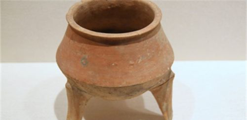 山东南部东周陶瓷器分期和聚落之间的关系是？