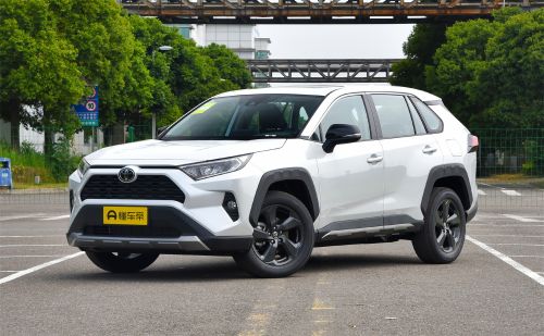 RAV4荣放：搭载171马力+CVT，适时四驱，优惠2.3万，养护成本解析