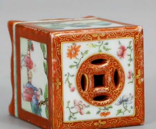 精美的瓷盒，是怎样发展的？在唐代的用途是什么？