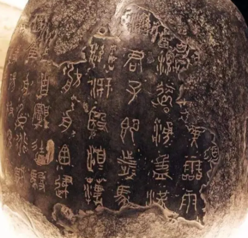 蒙古发现2000年“天书”，无人能识专家：破解后将会改写历史。