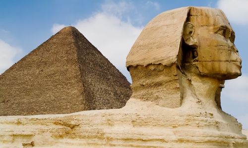 历史上的金字塔究竟是怎么建造的，考古学家研究了很多