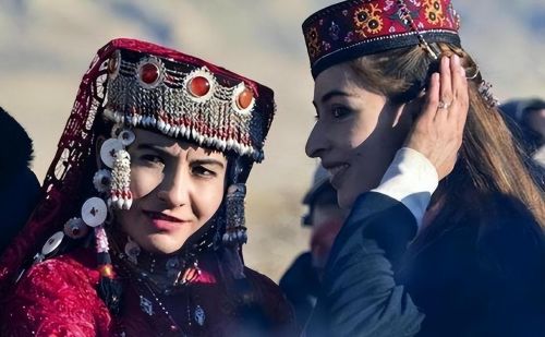 与阿富汗接壤的新疆小县城，遍地金发碧眼的美女，但却很少有人知