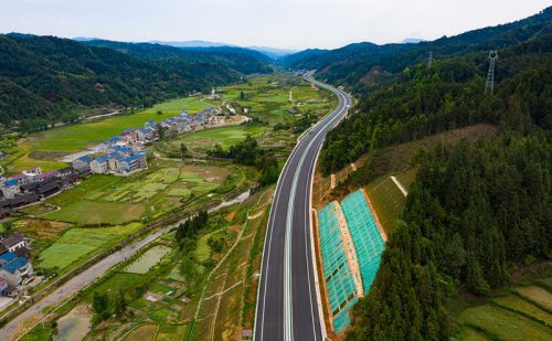湖南：靖黎高速“冲刺”施工 预计6月实现通车