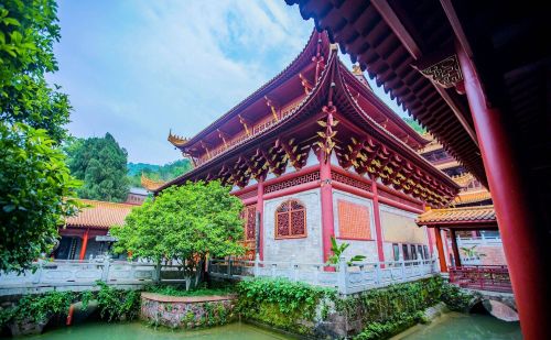 江西青原山有座净居寺，历史悠久，环境清幽，徐霞客曾来此游历！