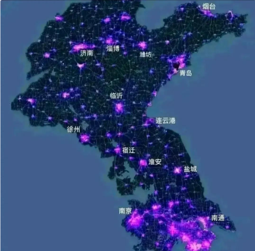 虽然江苏省人口数量比山东少了1500多万，但是江苏看起来更繁华