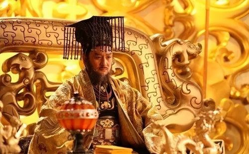 为何秦始皇穿黑龙袍，后来的皇帝却都是黄袍？真实是原因是不敢