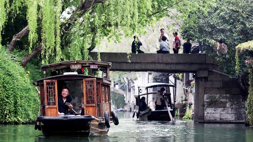 每周奇趣掠影丨全国多地迎来五一出行高峰；大熊猫“丫丫”回国后首次露面