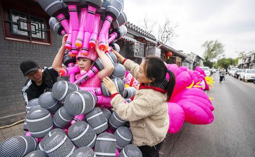 每周奇趣掠影丨全国多地迎来五一出行高峰；大熊猫“丫丫”回国后首次露面