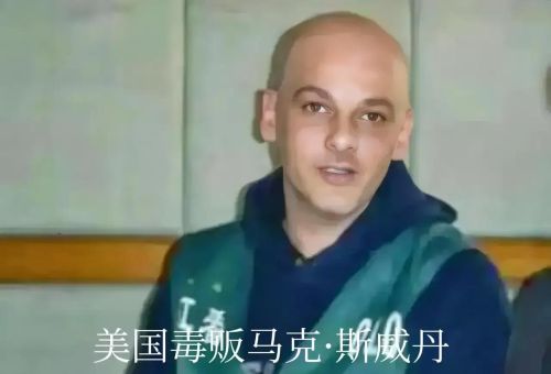 美国电视剧里面，我们穿着清朝的衣服，并安排给给“洋大人”请安