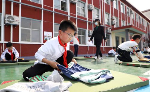 体验“劳动美” ！沧州市车站小学举行第二届“红领巾”劳动技能大比拼活动