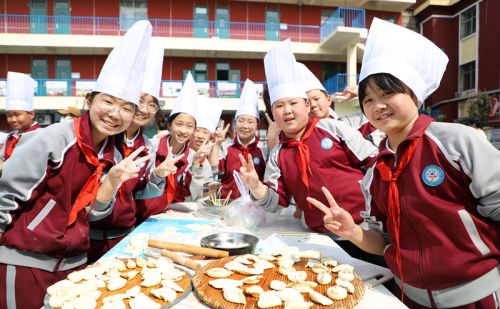 体验“劳动美” ！沧州市车站小学举行第二届“红领巾”劳动技能大比拼活动