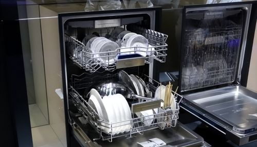 洗碗机真能洗干净餐具吗?为什么洗碗机打开经常有异味？