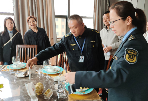 安徽省全椒县市场监管局：社会监督查餐厅 制止餐饮浪费