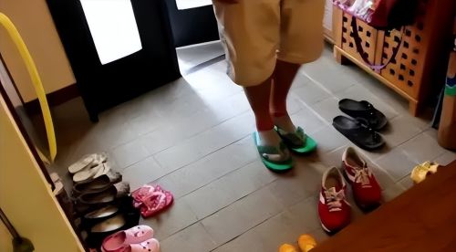 日本人进屋要脱鞋，如遇到有“脚臭”的客人咋办？来看看其做法