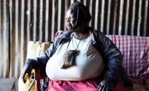 非洲部落“第一美人”：体重超300斤，因情敌太多，丈夫寸步不离