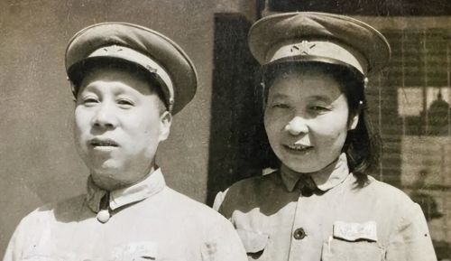 新中国第一位女将军，丈夫是开国上将，妹夫更厉害，张春桥都怵他