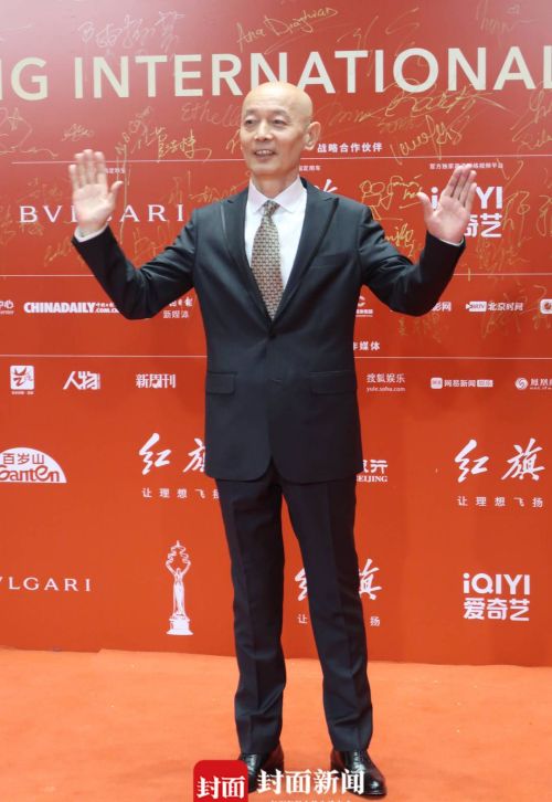直击北京国际电影节闭幕式红毯仪式 关晓彤、王一博、王宝强亮相