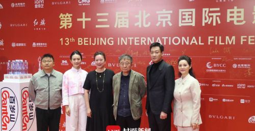 直击北京国际电影节闭幕式红毯仪式 关晓彤、王一博、王宝强亮相