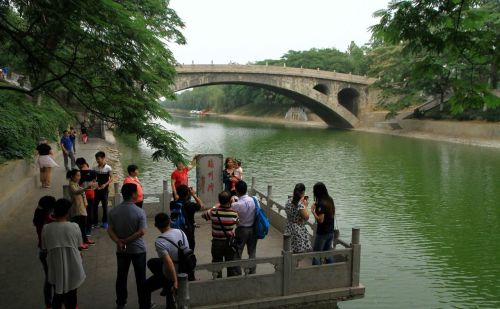 它是“华北四宝”之一，历经10次水灾7.6级地震，1400年屹立不倒