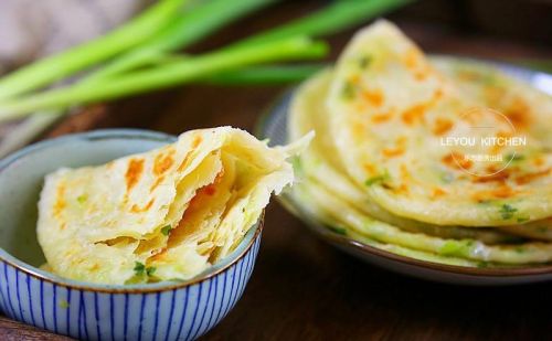 葱油饼冷水和面可以吗(冷水面葱油饼的家常做法)