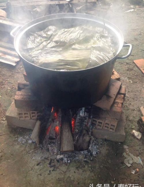 马上端午节了，来看看越南的粽子