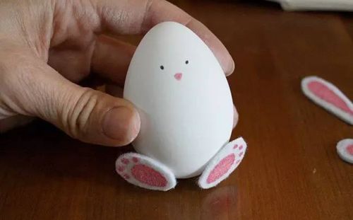 幼儿鸡蛋壳手工画简单小兔子(手工鸡蛋壳作品创意兔子)