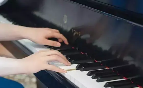 钢琴手型指法课(钢琴手型讲解)