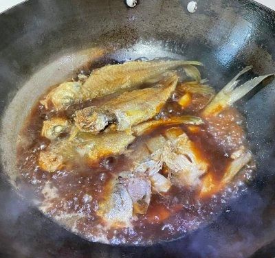 红烧杂鱼的做法 家常(红烧杂鱼怎么做好吃)
