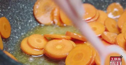 胡萝卜用冰糖的做法(怎样做胡萝卜蜜饯)
