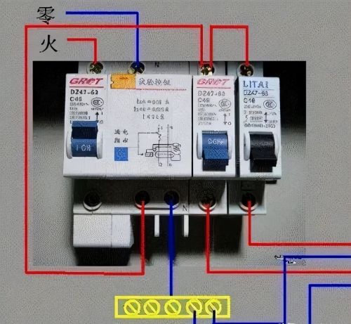 各位电工看过来：配电箱的尺寸确定、安装方法，以及接线方式