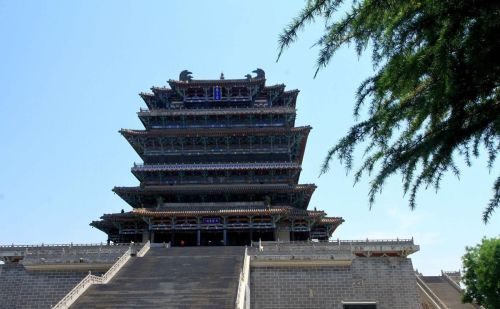 登鹳雀楼这首诗里面的黄河(登鹳雀楼写的是黄河的哪段)