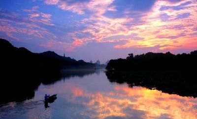 杭州西湖游玩指南(杭州西湖旅游攻略必去景点)