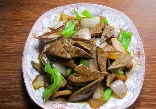 这菜被称为“蔬菜皇后”，与它搭配“赶跑”癌细胞，贫血也没了，比人参都好用