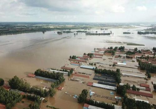 台风温比亚暴雨猛攻山东：寿光弥河洪水猛涨淹没村庄