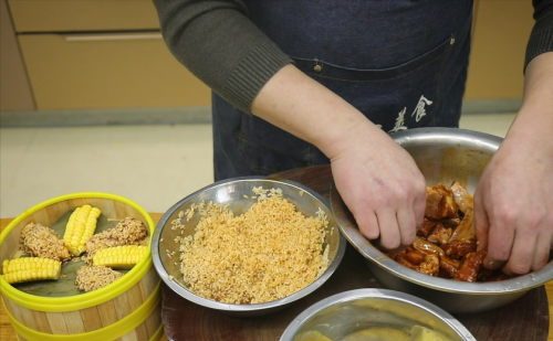 老年人吃馒头好还是吃米饭好(九旬老人喝粥吃馒头)