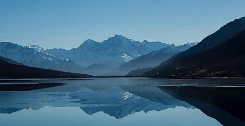 山水湖景画(山水湖图片大全)