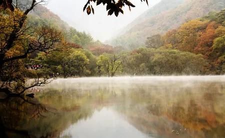 山水湖景画(山水湖图片大全)