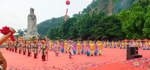 在中国,诞辰百年如何祭奠祖先(在中国,诞辰百年如何祭奠亲人)