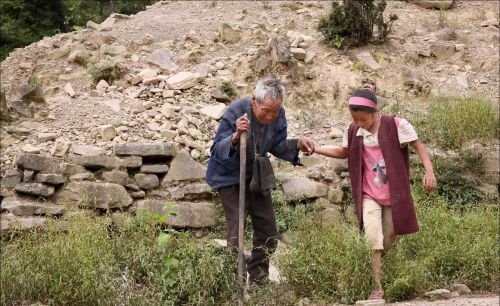 中国经济沙漠地区 大凉山山区的贫穷限制了你的想象