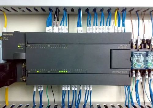 PLC输入端口和输出端口接线的介绍和常见的接线类型