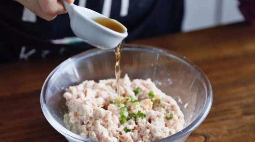 怎样调馅饺子最好吃(调饺子馅怎样好吃)